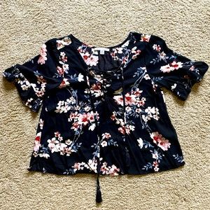 American Eagle - Lightly Worn - Floral Top - Slightly Cropped - Cute & Flowy